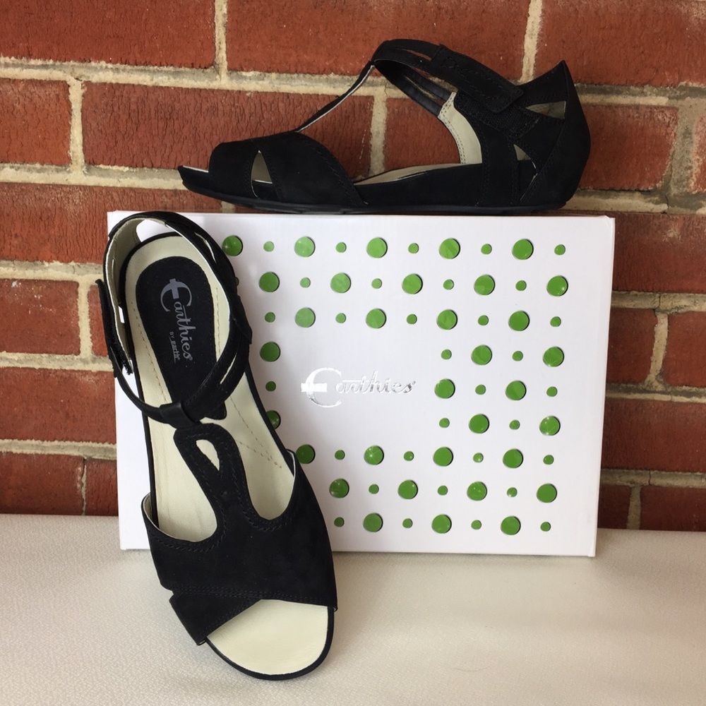 Earthies Ponza Black Suede T-Strap Strap Sandals